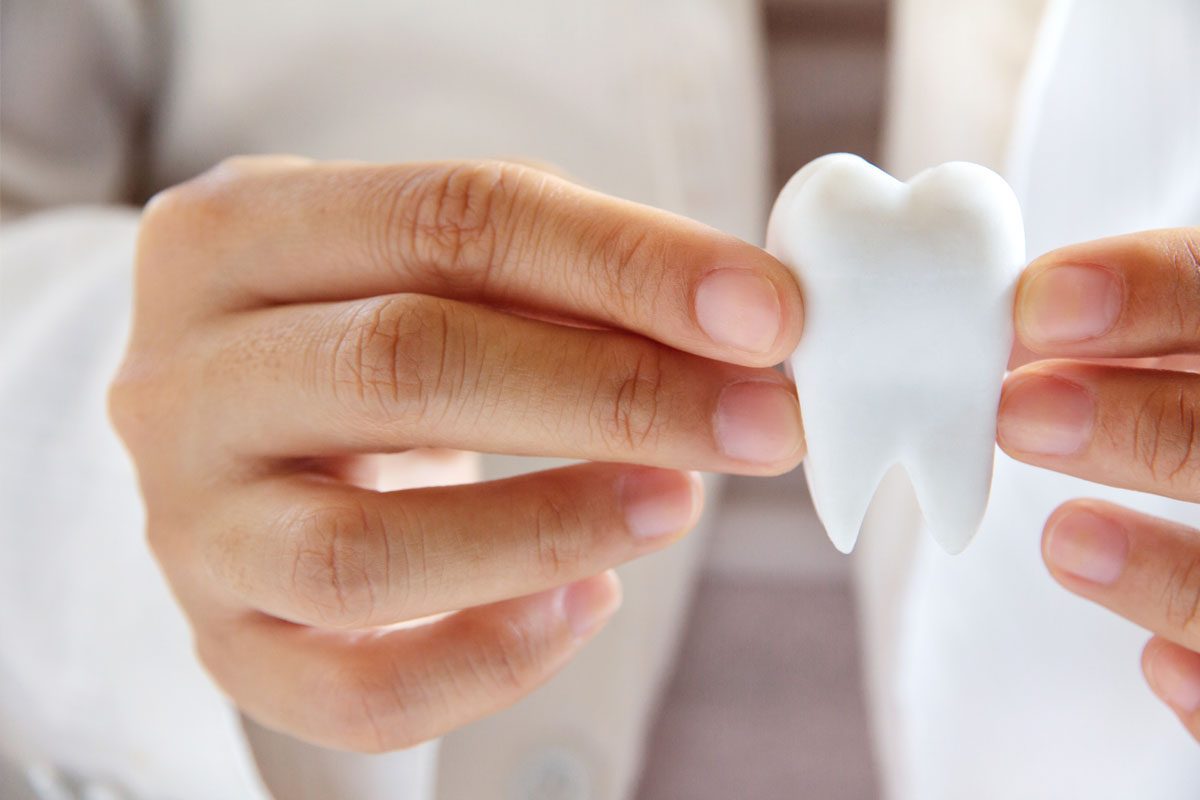 Болит зуб под коронкой – причины и лечение